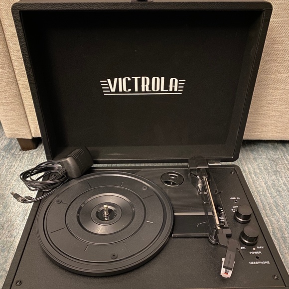 Victrola Bluetooth Turntable + The Bridge - Picture 1 of 6